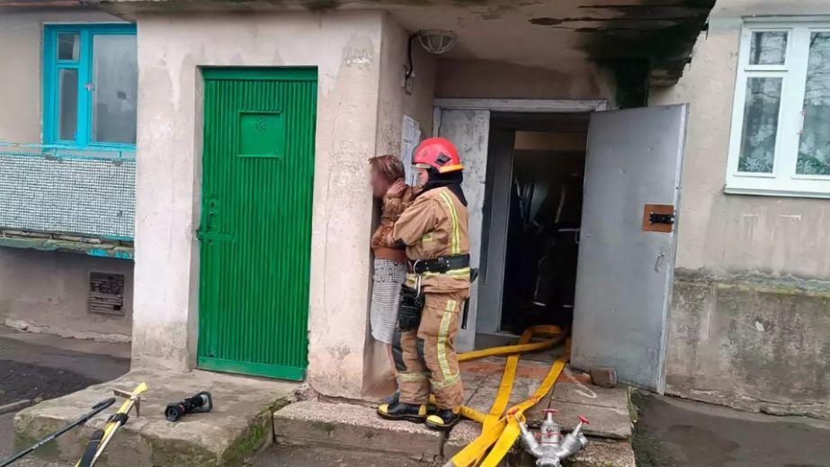 У Жовтих Водах під час пожежі в квартирі постраждала жінка (ФОТО)