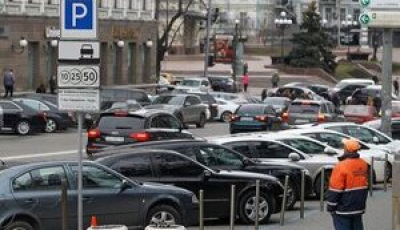 Парковки в Києві почали здавати в оренду через онлайн-аукціони
