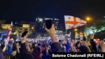 Грузія: на площі Європи в Тбілісі триває мітинг проти закону про «іноагентів»
